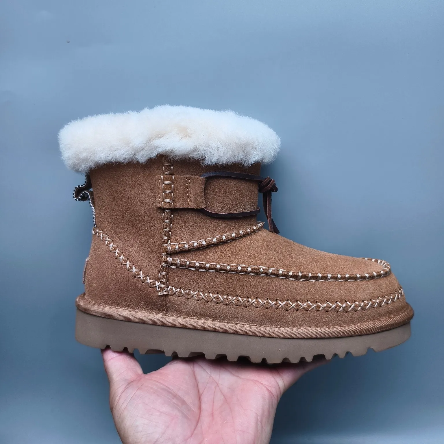 💰560 UGG sheepskin all-in-one snow boots 8251 mid-top braided casual shoes Color: maroon antelope brown Matching size: 35-40
